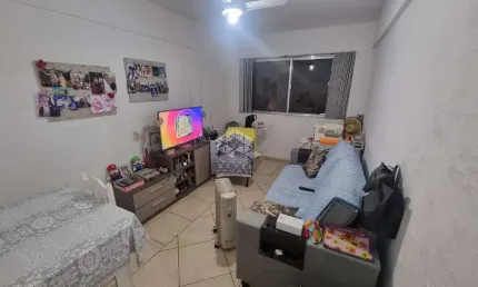 Excelente Apartamento com 1 dormitório, andar alto, living 2 ambientes, silencioso, arejado, iluminado, elevador, portaria 24h e bem localizado