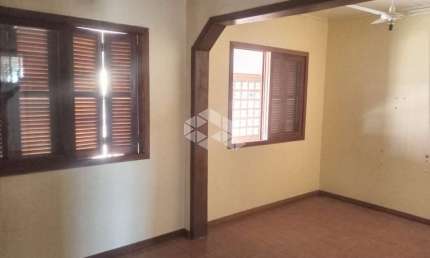 Casa de 3 dormitórios reformada, 62 m2 com 1 suíte, 1 vaga garagem coberta