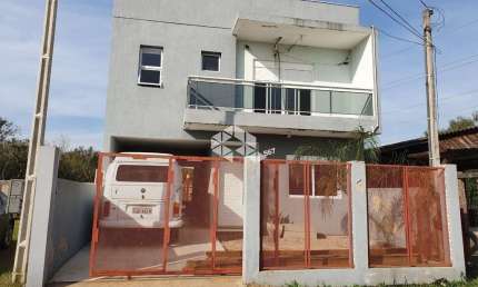 Amplo sobrado Novo com 03 dormitórios, sendo 01 suíte c/ sacada.