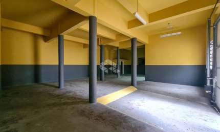 Excelente Loja/Depósito com 300m² de área privativa em localização privilegiada de esquina com fácil estacionamento