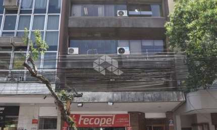 Excelente Sala Comercial ampla, de frente, recepção, sala principal, banheiro, bem localizada no bairro Floresta com elevador