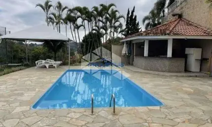 Vendo Linda Chácara com 4.000 m2 Piscina 5 Dormitórios sendo 1 Suíte Mairinque São Roque SP