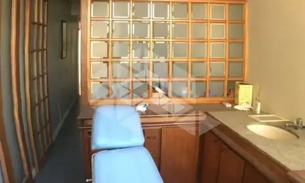 Sala comercial, mobiliada, com vaga dupla, bairro Rio Branco em Porto Alegre