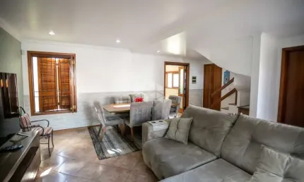 Casa 3 dormitórios, 1 Suíte, 341 m² privativo, Bairro Tristeza, Porto Alegre