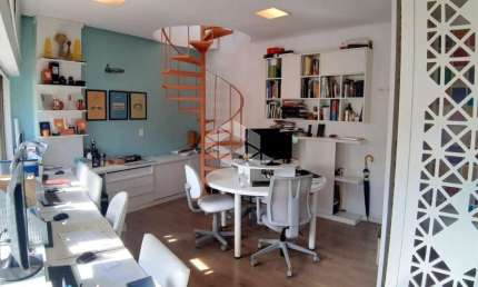 Sala comercial duplex no bairro Bom Fim, junto a Redenção