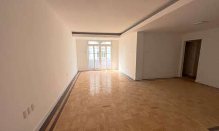 Apartamento 3 dormitórios, 1 suite, com elevador no bairro Santana em Porto Alegre