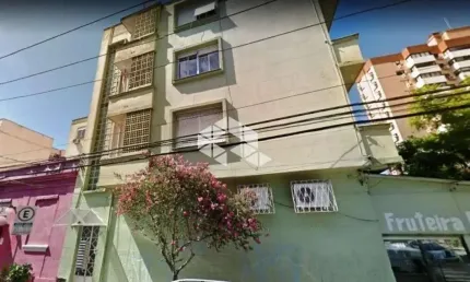 Apartamento 1 dormitorio terreo desocupado com 58 metros privativos.