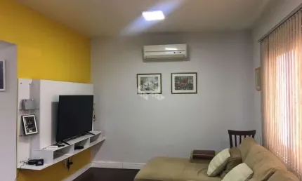 Apartamento 2 dormitórios semimobiliado com 71m² na Av.Prof. Oscar Pereira.