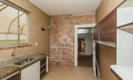Apartamento 3 dormitorios terreo frente com suite, 2 vagas de garagem.