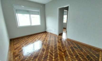 Apartamento todo reformado,2 dormitórios no bairro Santa Cecília.