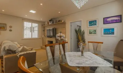 Casa à venda com 295m², 5 quartos, 3 suites, 5 vagas, lareira e piscina.