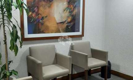 Sala comercial próximo ao HPS, conjunto ideal para consulórios.