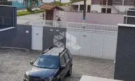 Sobrado com 3 suítes à 150 metros da praia de Massaguaçu, Caraguatatuba