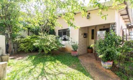 Crédito Real vende.Casa com 2 dormitórios em terreno com 435m² no bairro Chácara das Pedras.