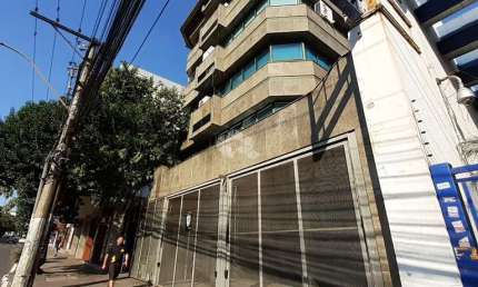 Credito Real vende belíssima Sala Comercial com 3 salas sendo 2 salas e uma sala