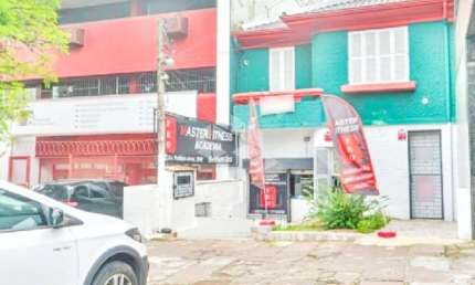 Bela casa comercial com 105m² em um dos melhores pontos comerciais na Av. Protásio Alves