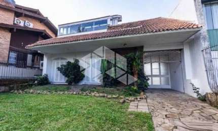 Crédito Real vende sobrado no bairro Cristal em Porto Alegre.