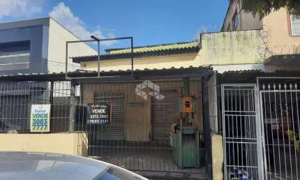 Terreno com duas lojas comerciais e dois apartamentos Jk Medianeira