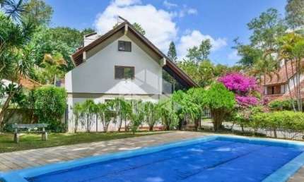Casa sobrado no Condomínio Santa Mônica em Ipanema de 5 dormitórios.