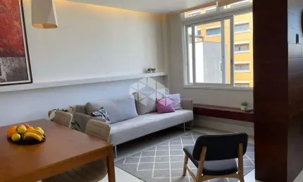 Excelente apartamento mobiliado, reformado de 1 dormitório com suite