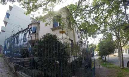 Casa com 3 quartos à venda na Avenida Taquara, 20, Petrópolis, Porto Alegre