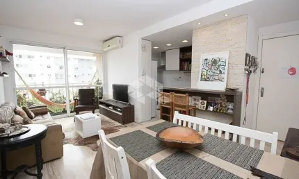 Apartamento 2 dormitórios, 1 suíte, 2 vagas de garagem, Bairro Passo Da Areia, Porto Alegre.