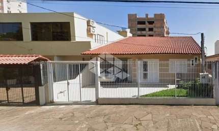 Casa 3 dormitórios, 3 suítes, 3 vagas, Jardim Itú, Porto Alegre.