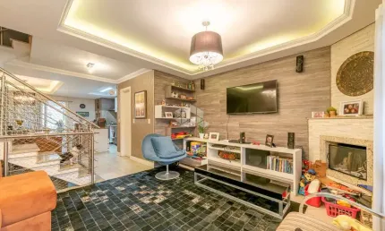 Casa com  157 m², com 3 dormitórios sendo 1 suíte em porto alegre rs