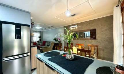 Casa 3 dormitórios, suíte, sacada, pátio, 2 vagas, Jardim Itú Sabará, Porto Alegre