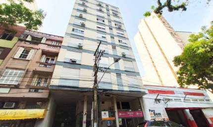 Apartamento com 01 dormitório mobiliado no Centro Histórico