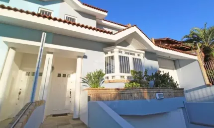 Casa 3 dormitórios, suíte, no Jardim Planalto, Porto Alegre