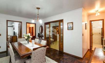 Casa 3 dormitórios, suíte, 291m² privativos, Vila Ipiranga, Porto Alegre