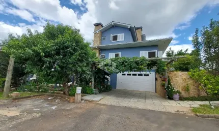 casa em condominio com 03 dormitórios, quatro vagas, piscina e nova. Porto Alegre