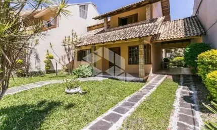 Casa 5 dormitórios, sacada, churrasqueira, pátio, jardim planalto, porto alegre