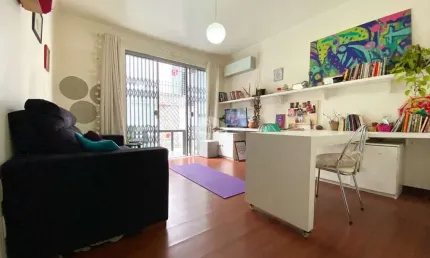 Apartamento térreo com pátio no Bairro Santa Cecília em Porto Alegre