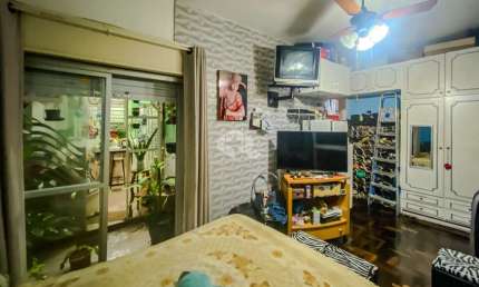 Apartamento 1 dormitório com pátio e vaga de garagem em frente ao Parque da Redenção - Porto Alegre