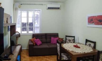 Apartamento térreo elevado, 2 dormitórios,, 59 m², no Centro Histórico - Porto Alegre