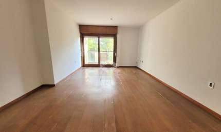 IMÓVEL DE GRANDE POTENCIAL!!!!  Baixou o valor!!Excelente Apartamento de 3 dormitórios, 2 vagas no Menino Deus.