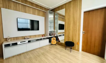 Apartamento 3 Dormitórios Completamente Reformado com churrasqueira e sacada no Bairro Rio Branco em Porto Alegre.