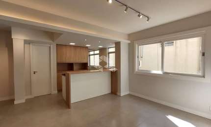 Apartamento de 2 quartos e 1 vaga de garagem no bairro Petrópolis em Porto Alegre.
