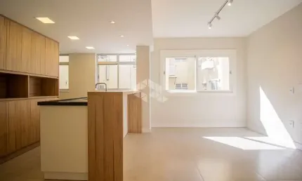 Apartamento de 2 quartos e 1 vaga de garagem no bairro petrópolis em porto alegre.