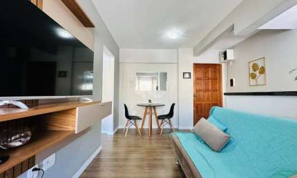 Apartamento 1 dormitório com 1 vaga de garagem com churrasqueira mobiliado, na Cidade Baixa em Porto Alegre