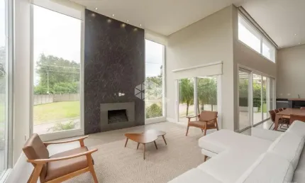 Casa em Condomínio com 249m² e 3 dormitórios, 3 suítes, 4 vagas no bairro Alphaville em Porto Alegre para Comprar