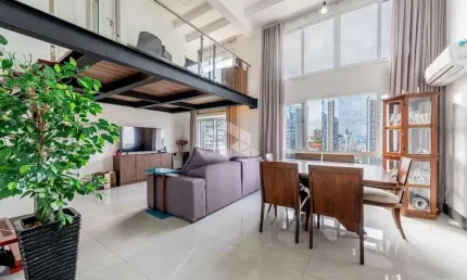 Apartamento Duplex com 92m² e 2 dormitórios, 1 suíte, 2 vagas no bairro Petrópolis
