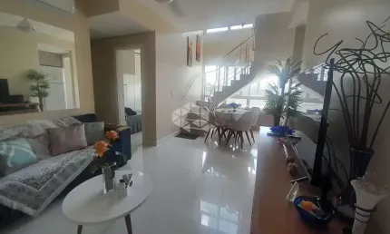 Cobertura Mobiliada de 113,63m² com 2D, 1 suíte, 3 banheiros, vaga dupla no Bairro Medianeira