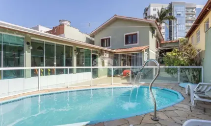 Casa com 3 quartos à venda na Avenida Benno Mentz, 884, Vila Ipiranga, Porto Alegre