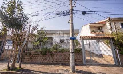 Casa com 2 dormitórios, com 4 vagas,  no Bairro Sarandi PORTO ALEGRE RS