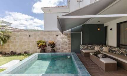 Casa 3 dormitórios, 1 suíte, 3 vagas, Vila Nova, Porto Alegre.