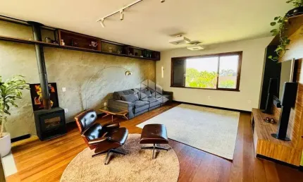 Casa 4 dormitórios, 1 suíte, Três Figueiras, Porto Alegre.
