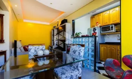 Apartamento à venda de 2 dormitórios  e 1 vaga no bairro São Sebastião em Porto Alegre-RS